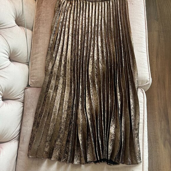 Xirena Farrah Pleated Midi Skirt in Bronze. Metallic - Picture 2 of 4